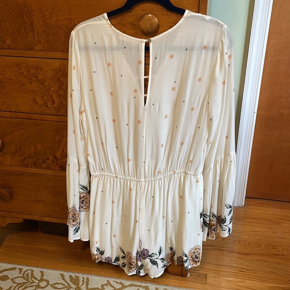 Chloe and Katie White Floral Romper Size L - Picture 2 of 4